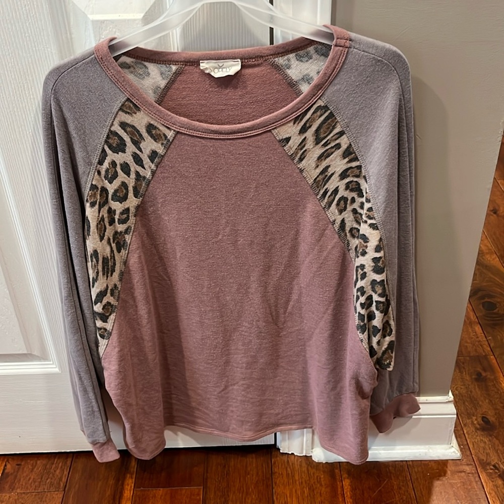 Women’s Hopely top size Medium size small